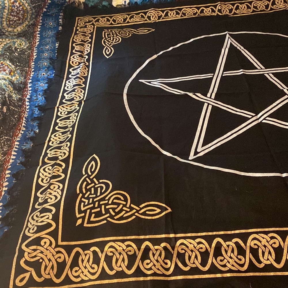 Alter Cloth - Picture 2 of 6
